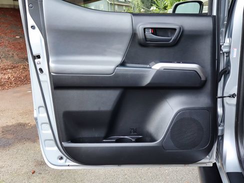 Used 2019 Toyota Tacoma SR5 AWD/4WD image 53