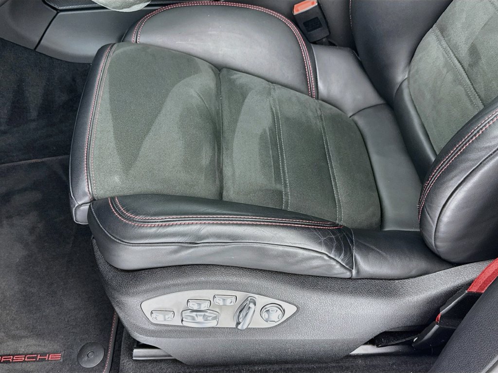 Certified 2024 Porsche Macan GTS AWD/4WD image 13