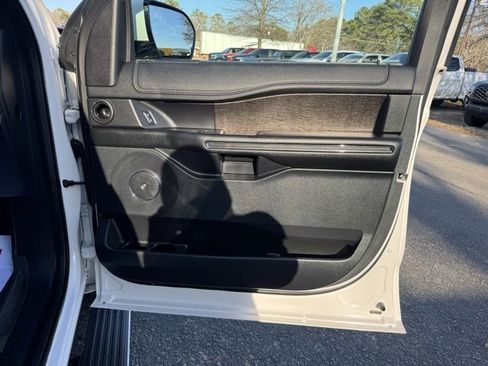 Used 2018 Ford Expedition Limited w/ Equipment Group 301A image 10