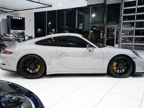 Used 2018 Porsche 911 GT3 RWD image 40