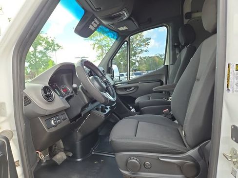 Used 2022 Mercedes-Benz Sprinter 2500 image 22
