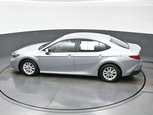 Used 2025 Toyota Camry LE image 35