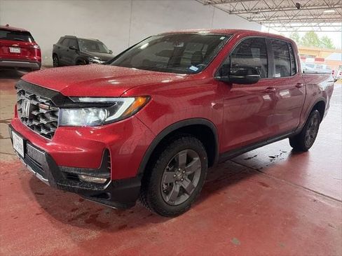 Used 2025 Honda Ridgeline TrailSport image 2