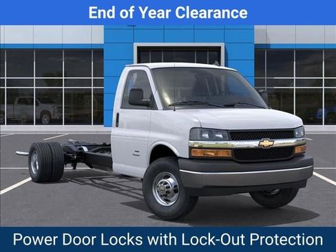 New 2025 Chevrolet Express 4500 4500 Series w/ Power Convenience Package image 8