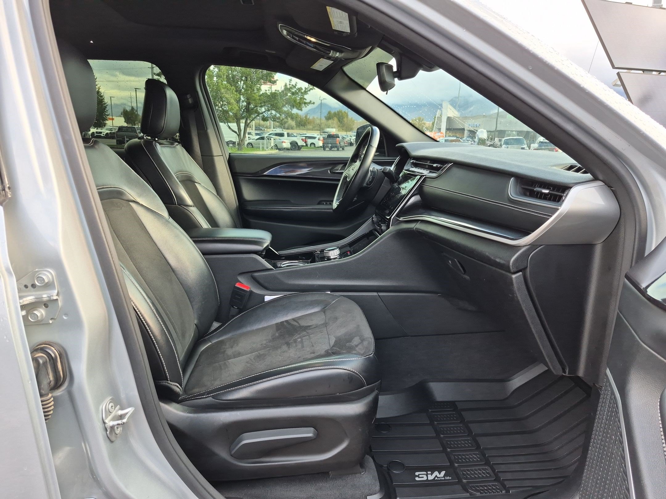 Used 2021 Jeep Grand Cherokee L Laredo AWD/4WD image 31
