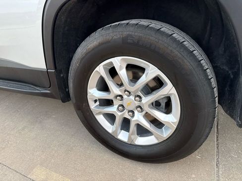 Used 2021 Chevrolet Traverse LT w/ LPO, Cargo Package image 8