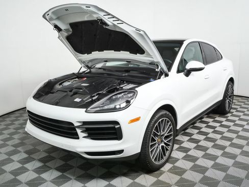 Certified 2021 Porsche Cayenne Coupe AWD/4WD image 35
