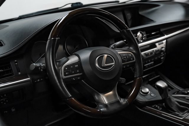 Used 2016 Lexus ES 350 w/ Ultra Luxury Package FWD image 17