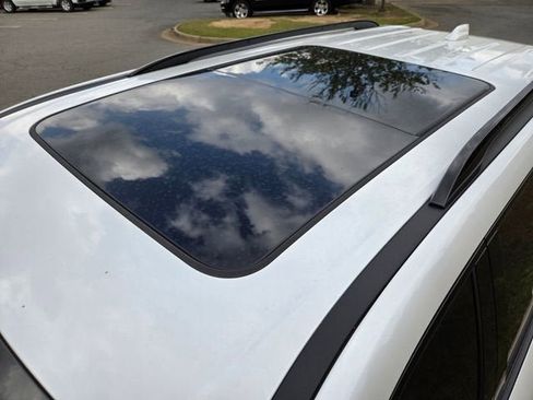 Used 2025 Chevrolet Traverse RS image 10