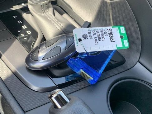 New 2025 Hyundai Elantra Sport image 40