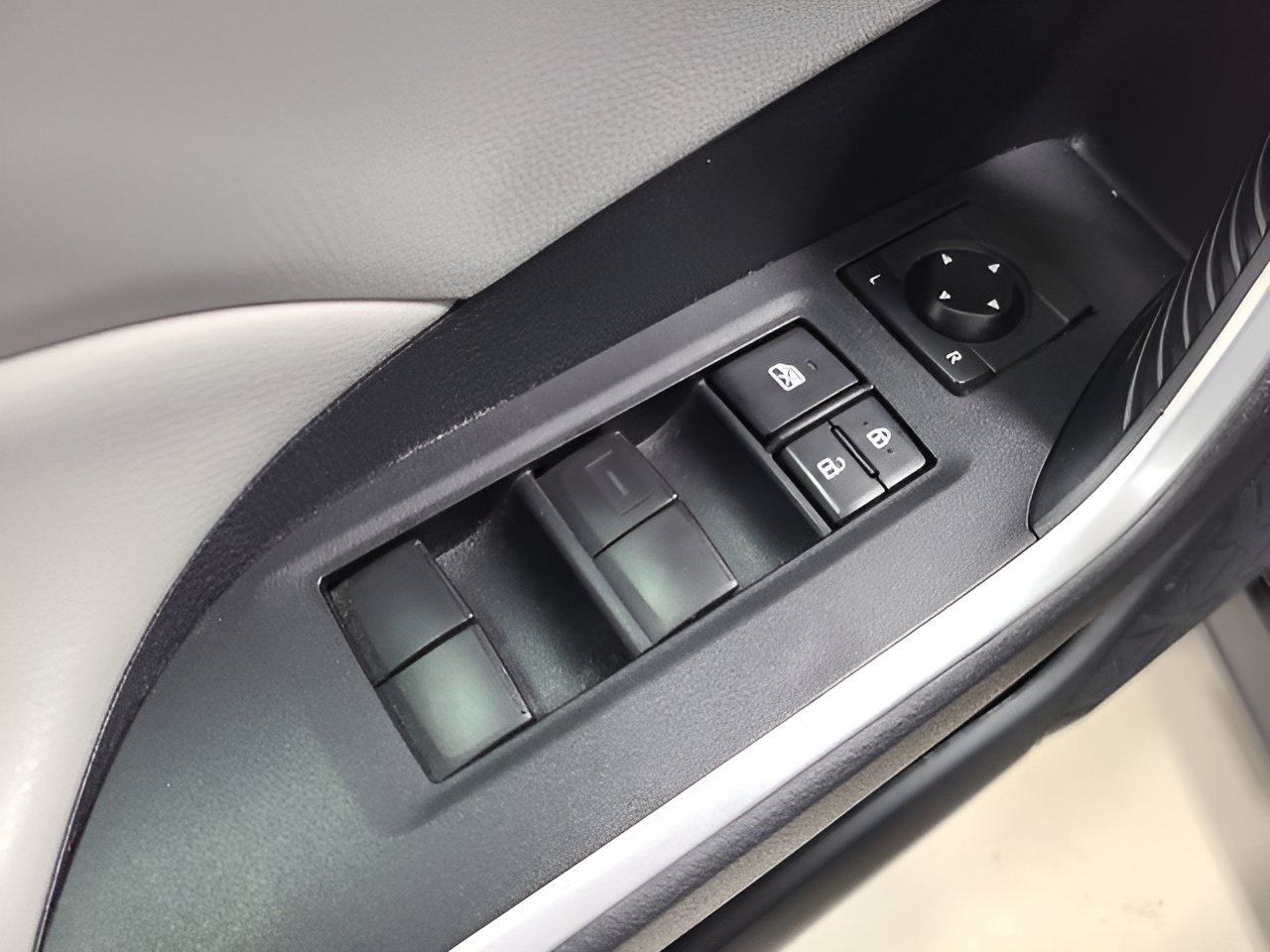 Used 2020 Toyota RAV4 XLE AWD/4WD image 21