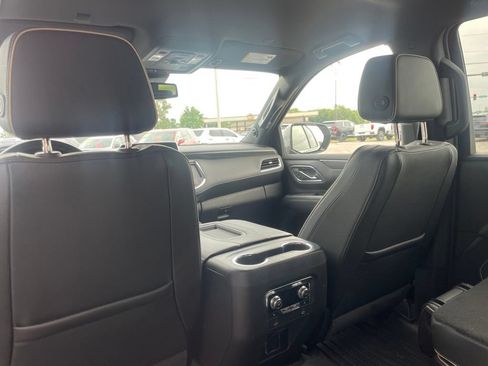 Used 2024 GMC Yukon SLT w/ SLT Luxury Package AWD/4WD image 31
