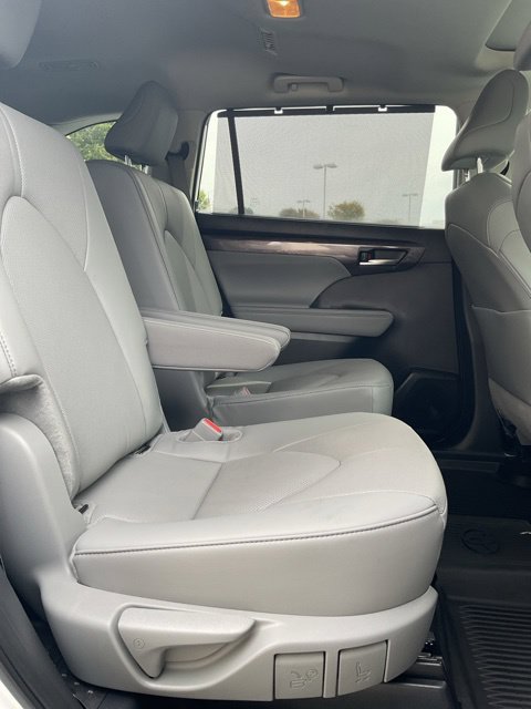 Used 2024 Toyota Highlander Limited AWD/4WD image 22