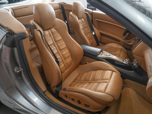 Used 2010 Ferrari California image 35