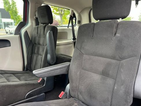 Used 2016 Dodge Grand Caravan SXT FWD image 25