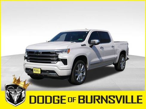 Used 2024 Chevrolet Silverado 1500 High Country w/ High Country Premium Package AWD/4WD image 3