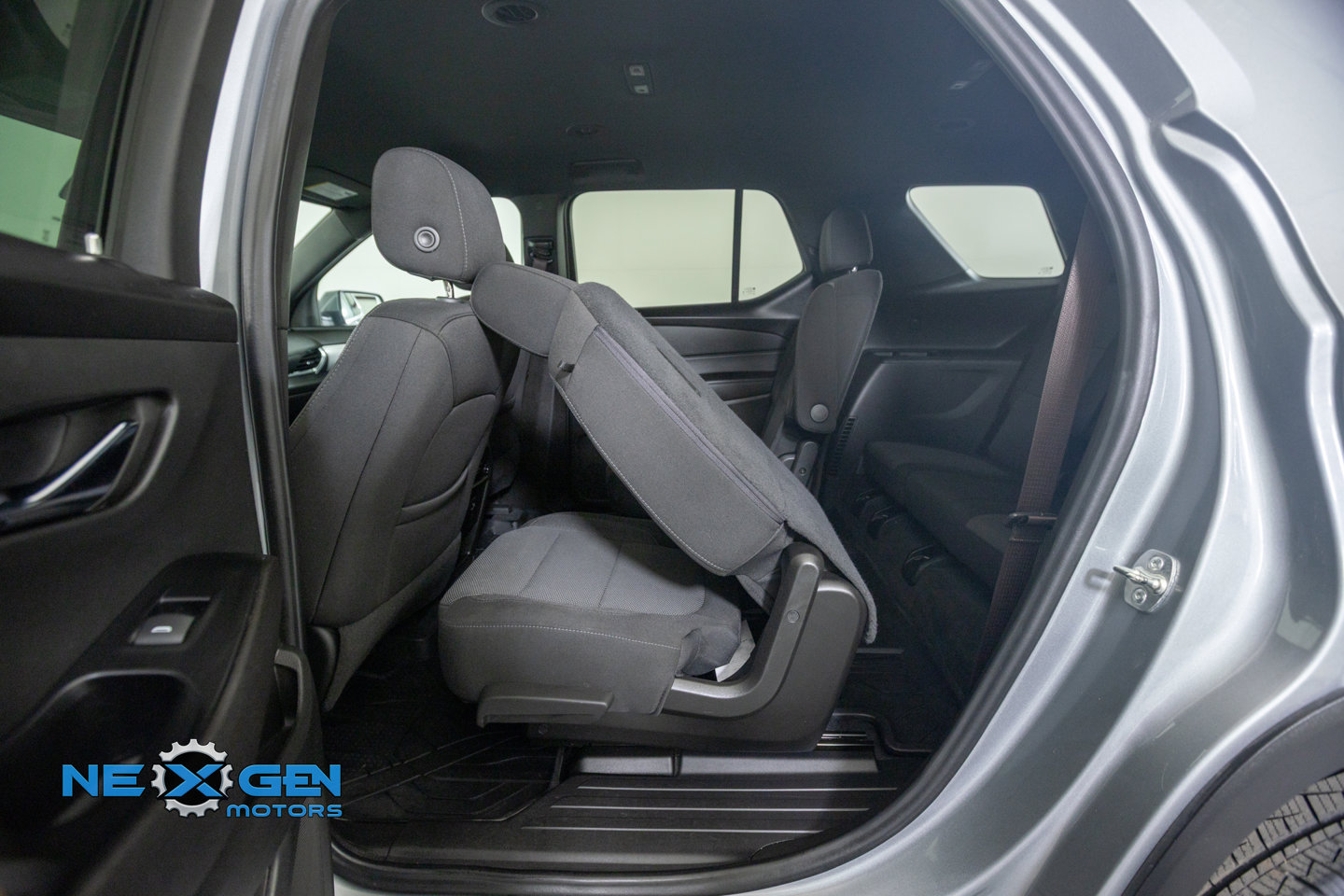 Used 2023 Chevrolet Traverse LT w/ LPO, Floor Liner Package AWD/4WD image 30