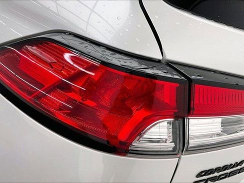 Used 2024 Toyota Corolla Cross LE w/ Moonroof Package image 30
