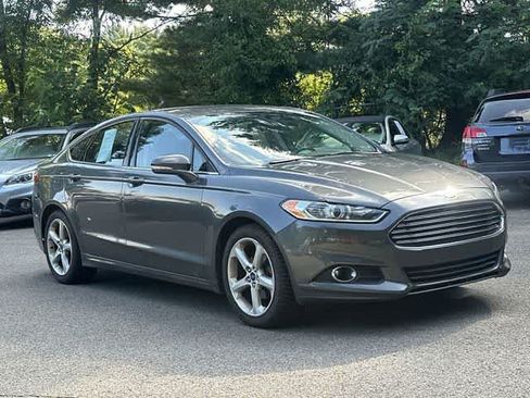 Used 2015 Ford Fusion SE w/ Equipment Group 201A FWD image 19