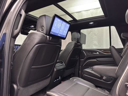 Used 2021 Cadillac Escalade Premium Luxury image 28