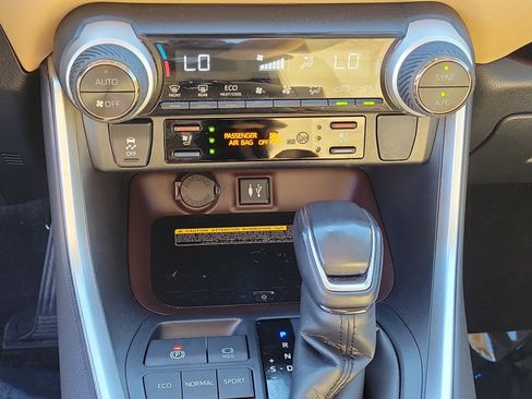 Used 2019 Toyota RAV4 Limited w/ Advanced Technology Package FWD image 22