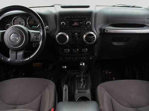 Used 2017 Jeep Wrangler Rubicon w/ Connectivity Group image 15