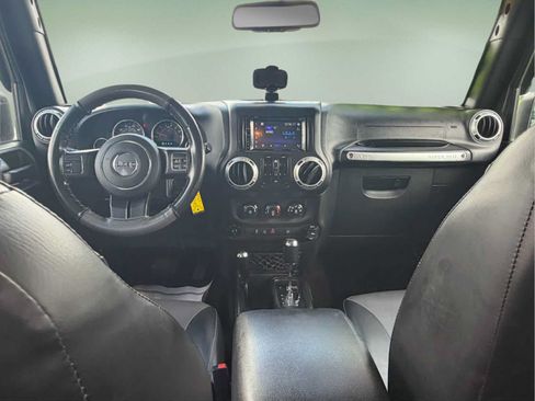 Used 2018 Jeep Wrangler Unlimited Sahara AWD/4WD image 18