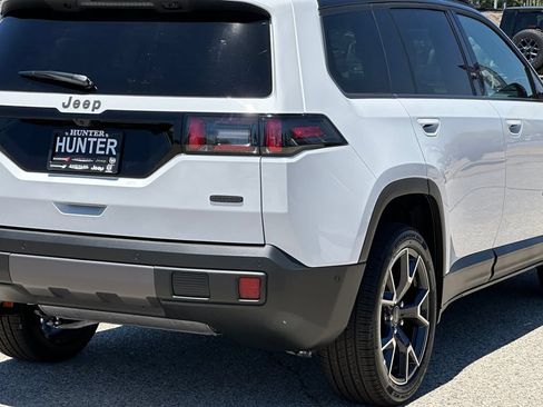 New 2026 Jeep Cherokee Overland w/ Trailer Tow Group AWD/4WD image 8