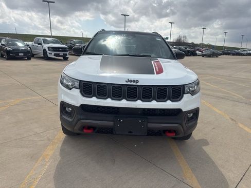 Used 2025 Jeep Compass Trailhawk AWD/4WD image 7