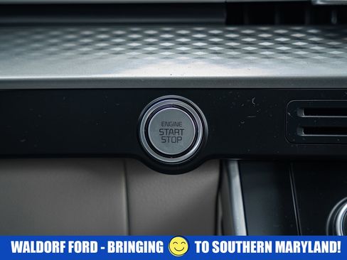 Used 2023 Kia Carnival LX image 21