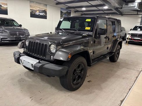 Used 2014 Jeep Wrangler Unlimited Sahara w/ Dual Top Group AWD/4WD image 3