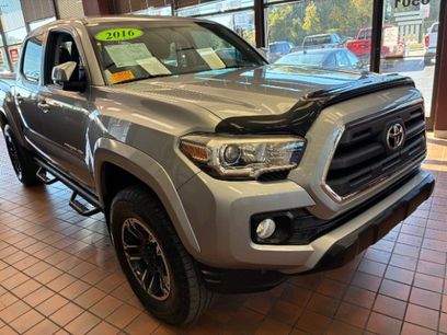 Used 2016 Toyota Tacoma SR5 w/ SR5 Appearance Package (SN)