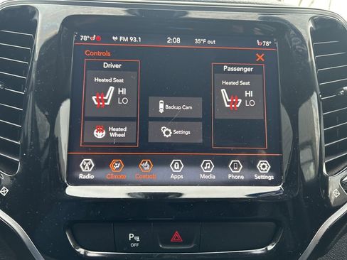 Used 2019 Jeep Cherokee Limited image 24