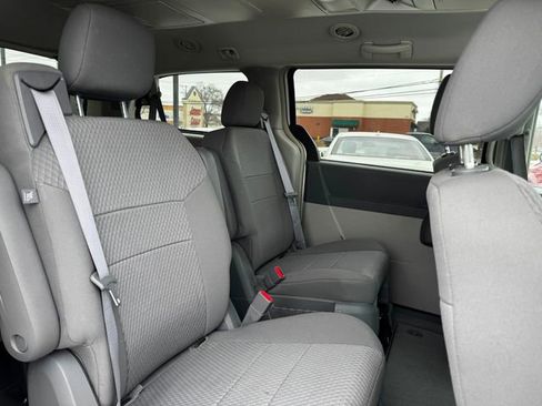 Used 2008 Chrysler Town & Country Touring w/ Flexible Seating Group image 18