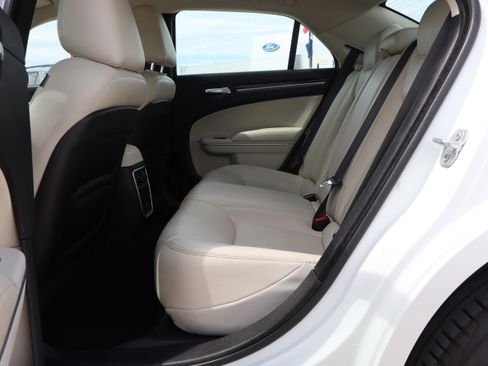 Used 2023 Chrysler 300 Touring L image 11