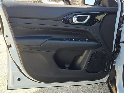 New 2026 Jeep Compass Latitude image 21