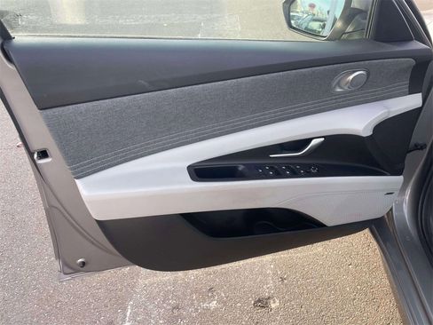 Used 2023 Hyundai Elantra Limited image 16