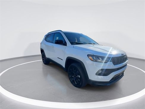 New 2026 Jeep Compass Latitude image 2