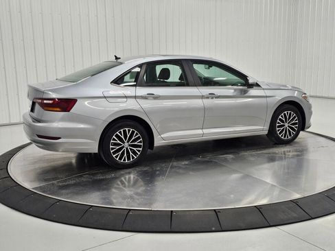 Used 2019 Volkswagen Jetta SE w/ Cold Weather Package FWD image 5