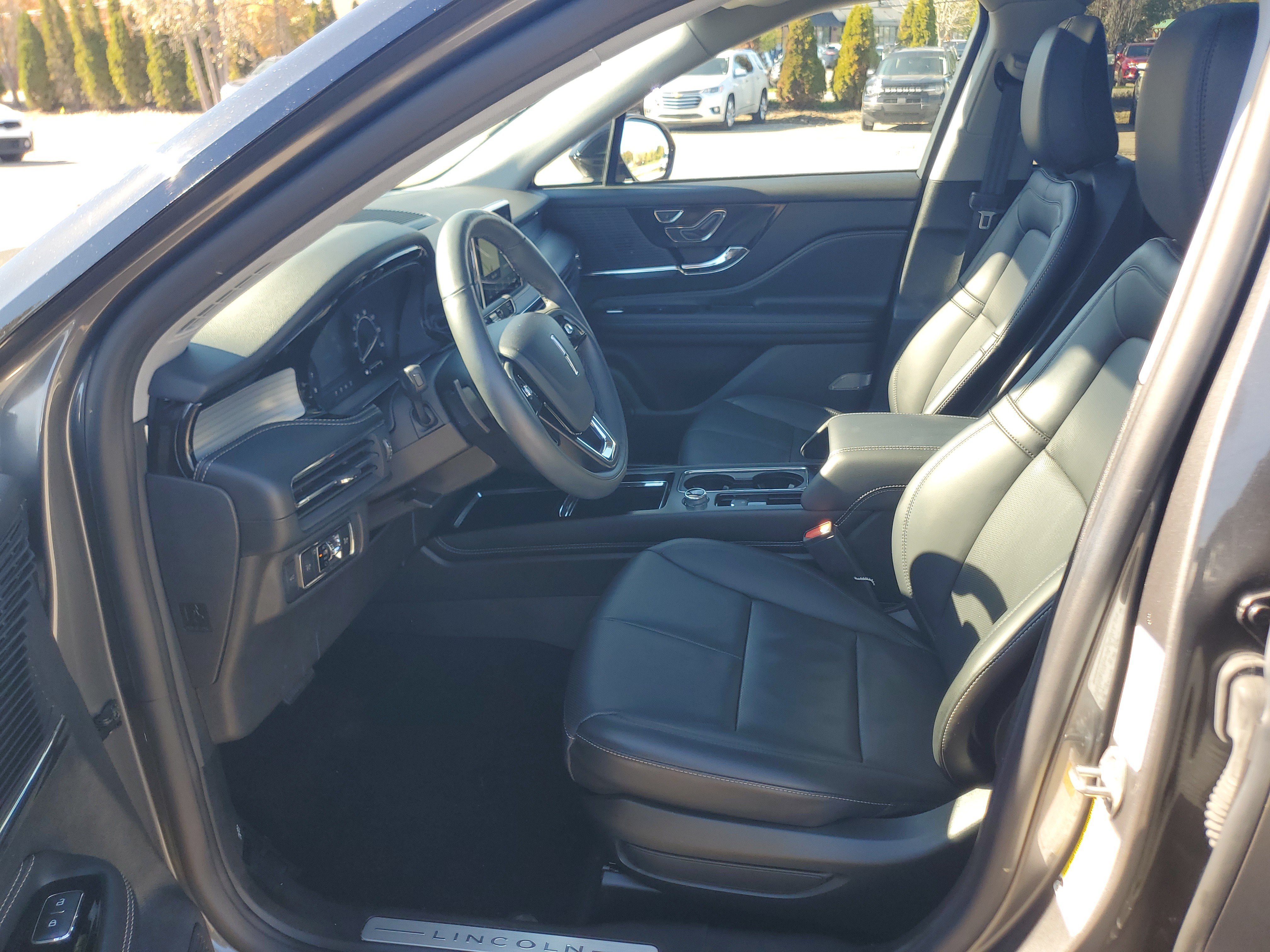 Used 2022 Lincoln Corsair AWD w/ Premium Package image 12