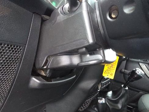 Used 2018 Jeep Wrangler Sport w/ Connectivity Group image 27