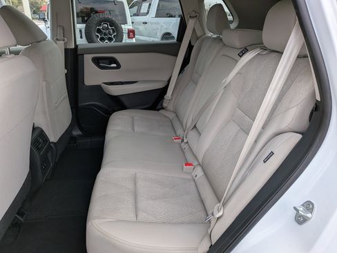 Used 2025 Nissan Rogue SV image 18