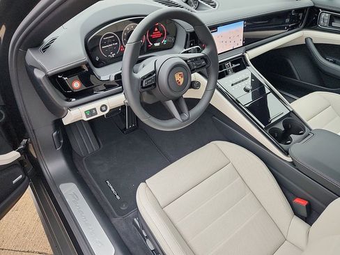 New 2026 Porsche Panamera 4 image 4