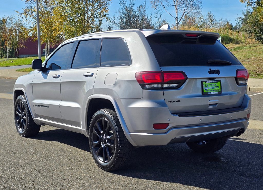 Used 2019 Jeep Grand Cherokee Altitude AWD/4WD image 3