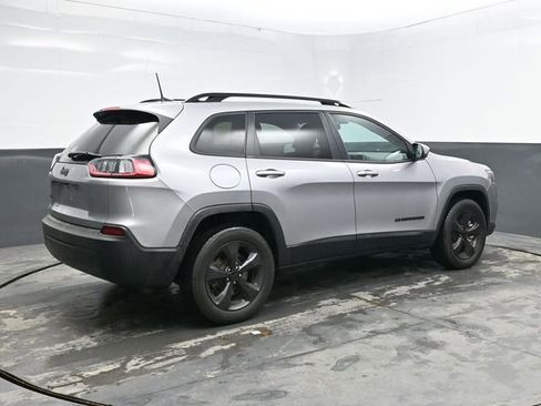 Used 2019 Jeep Cherokee Latitude Plus AWD/4WD image 7