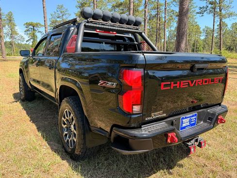 Used 2023 Chevrolet Colorado Z71 w/ Z71 Convenience Package 2 AWD/4WD image 3