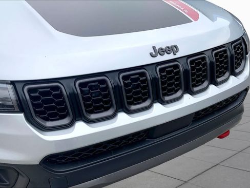 Used 2025 Jeep Compass Trailhawk w/ Trailer Tow Group AWD/4WD image 29