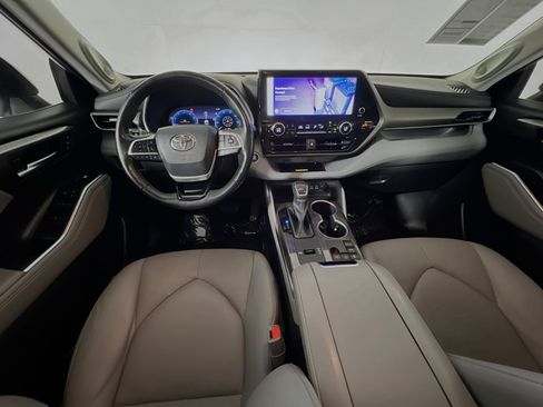 Used 2023 Toyota Highlander Limited FWD image 30