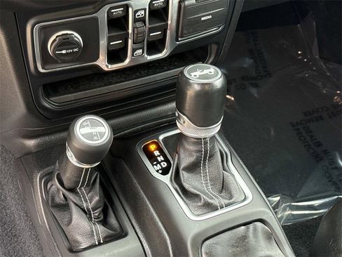 Used 2019 Jeep Wrangler Unlimited Sahara image 24