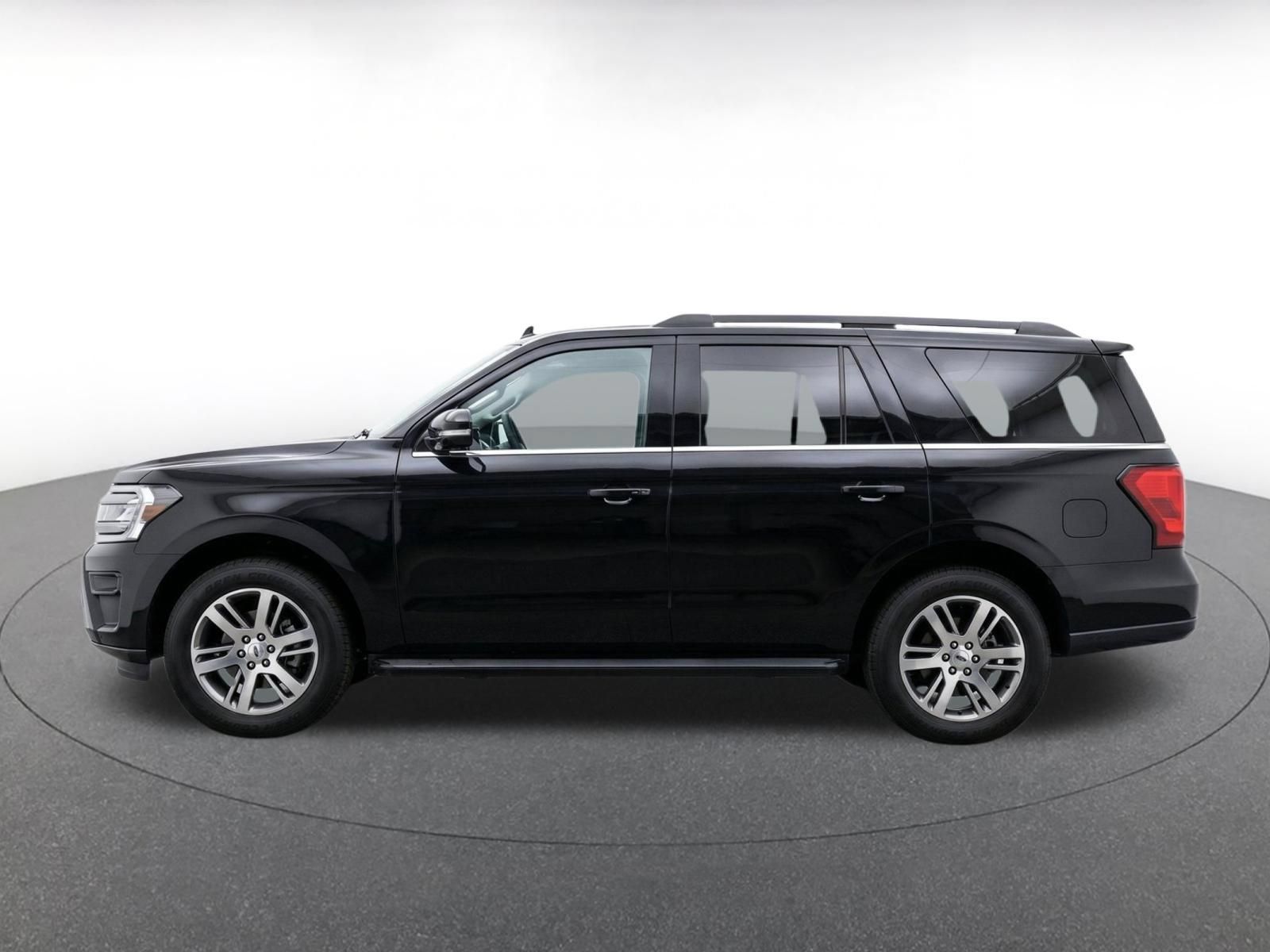 Used 2024 Ford Expedition Limited RWD image 6